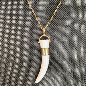 Stella and Dot white horn necklace